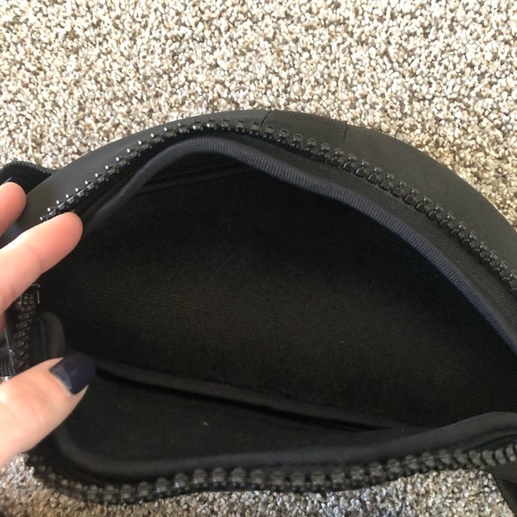 Marlboro black neoprene and nylon belt bag Fanny pack - Picture 4 of 7